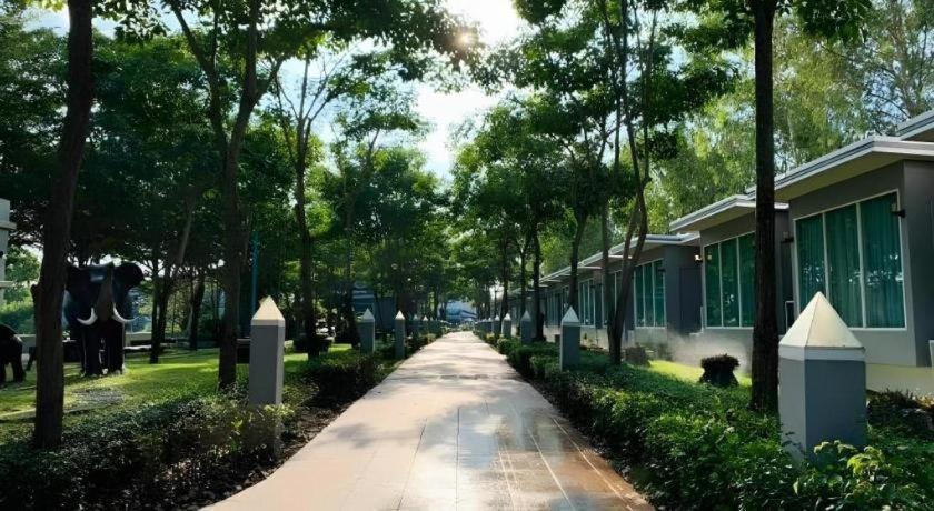 Thaiasia Goldensea Resort Phra Nakhon Si Ayutthaya Exteriör bild